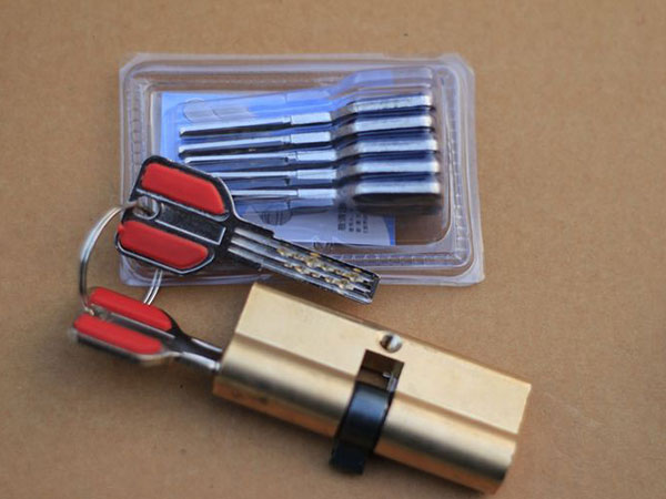 伊春開鎖電話(開保險(xiǎn)柜汽車鎖)